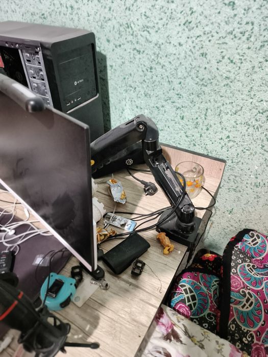 Monitor computer uchun 180 hz