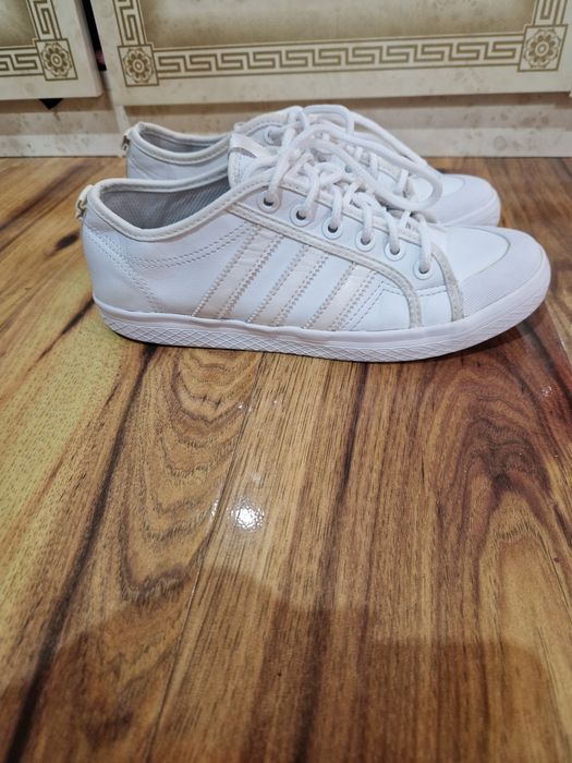 Tenesi Adidas masura 38