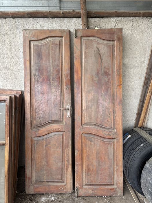 Продам деревянную дверь