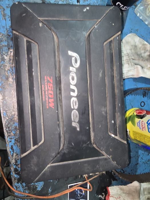 Продам сабвуфер с усилком