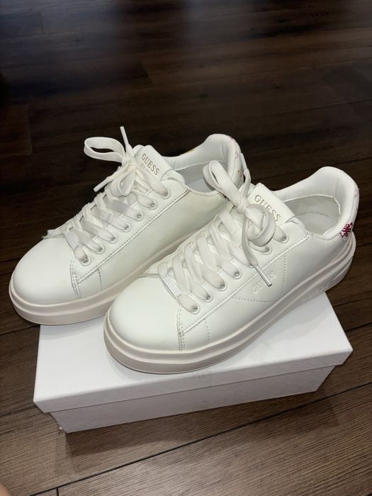 Обувки GUESS 38