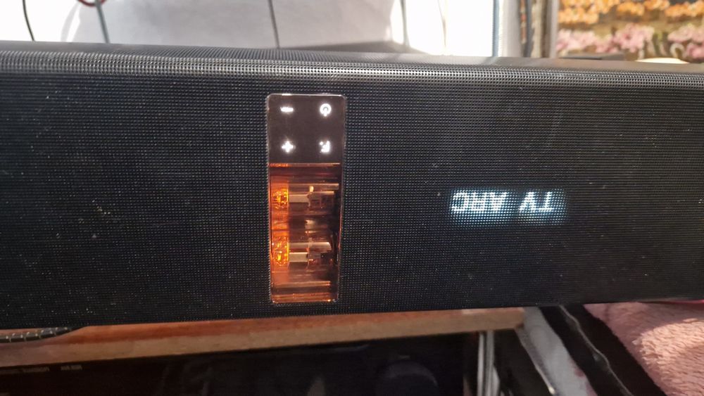 Vand  soundbar samsung am doar soundbarul  perfect functional
