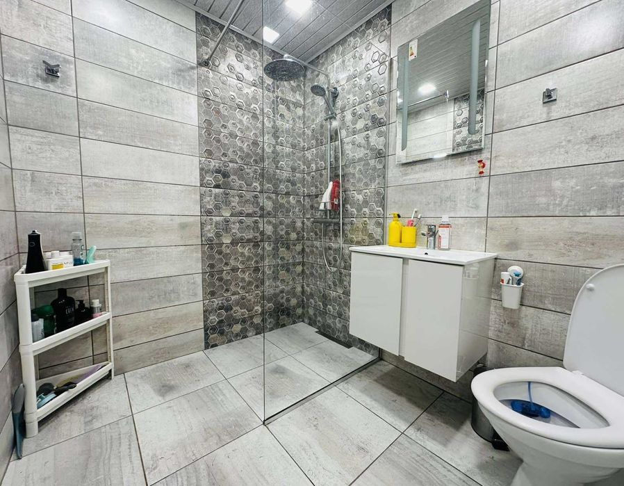 Дава се под наем Тристаен апартамент в Варна, Левски - 111 кв.м за 821 € - Снимка #5