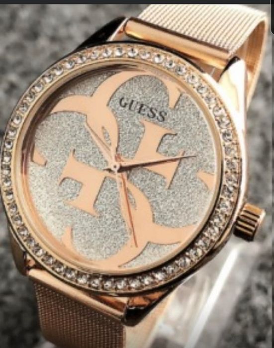 Нов,  дамски часовник Guess