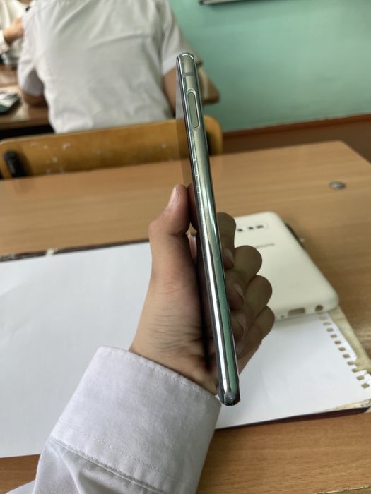 Телефон самсунг с10е