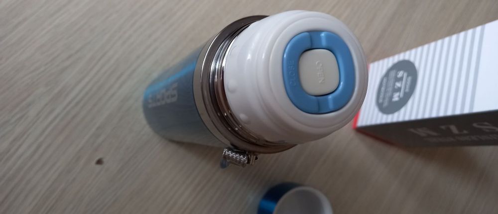 Совершенно новый термос