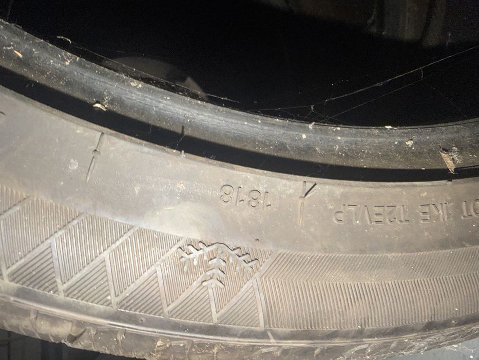 Зимни гуми 275/40/22