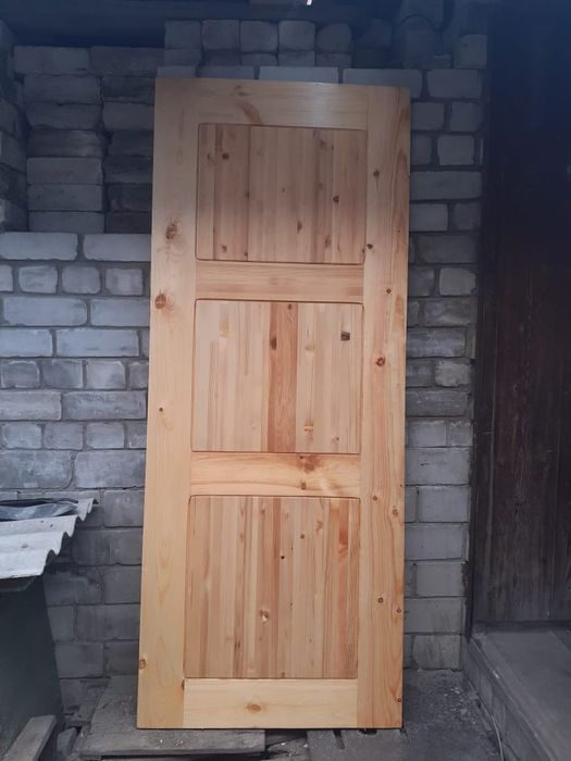двери деревянные
