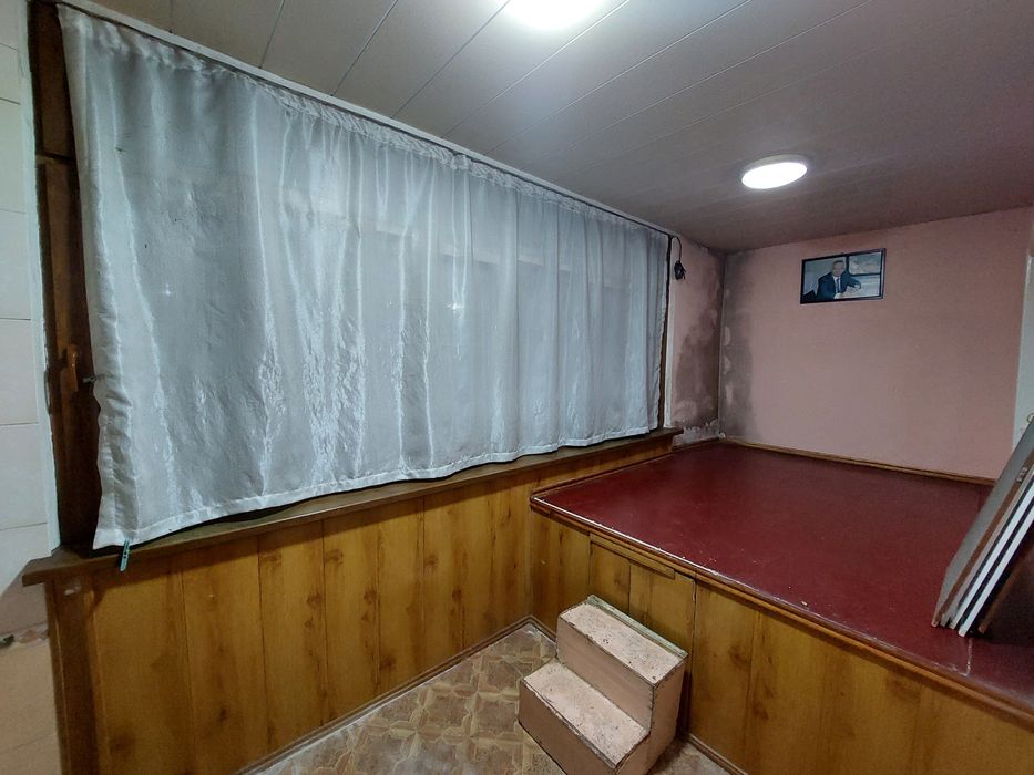 Продается квартира 4/1/4 в центре Кибрая.