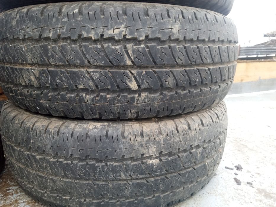 roti 195 70 r15c cu tot cu jante și 2 anvelope 235 65r16c