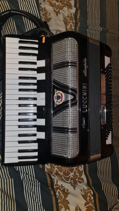 Acordeon super luccini  italian 130 basi, 13 registre