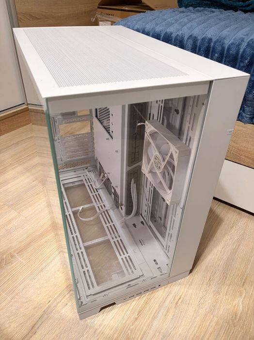 Кутия за компютър Lian Li O11 EVO XL White + подарък 2 deepcool вентилатора.