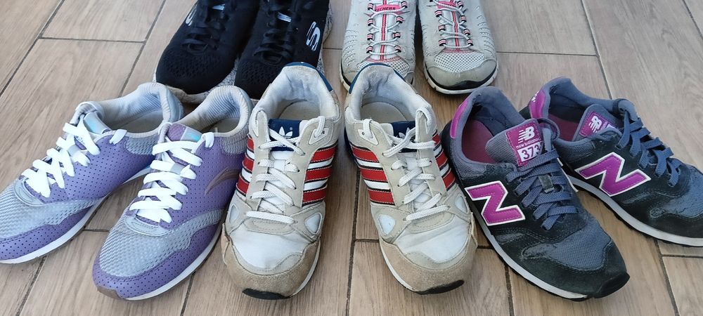 Кроссовки женские