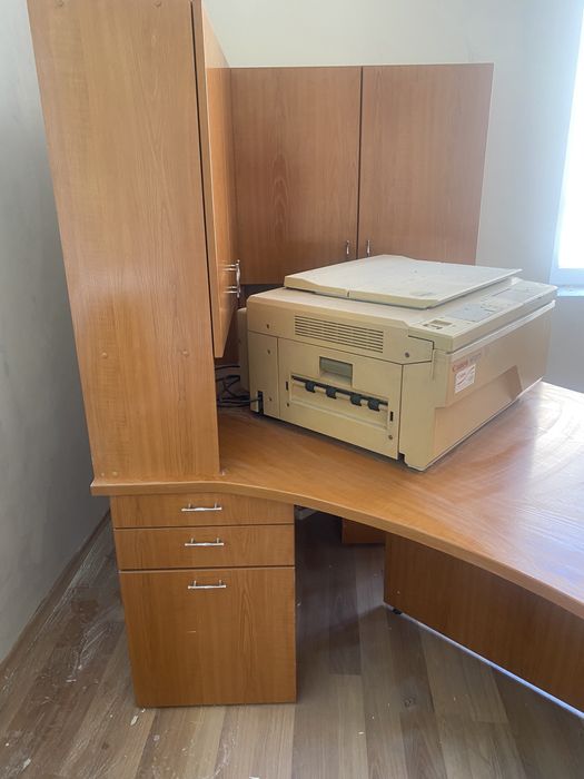 Офис бюро ъглово