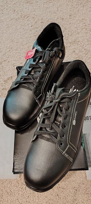 Обувки с бомбе SIR