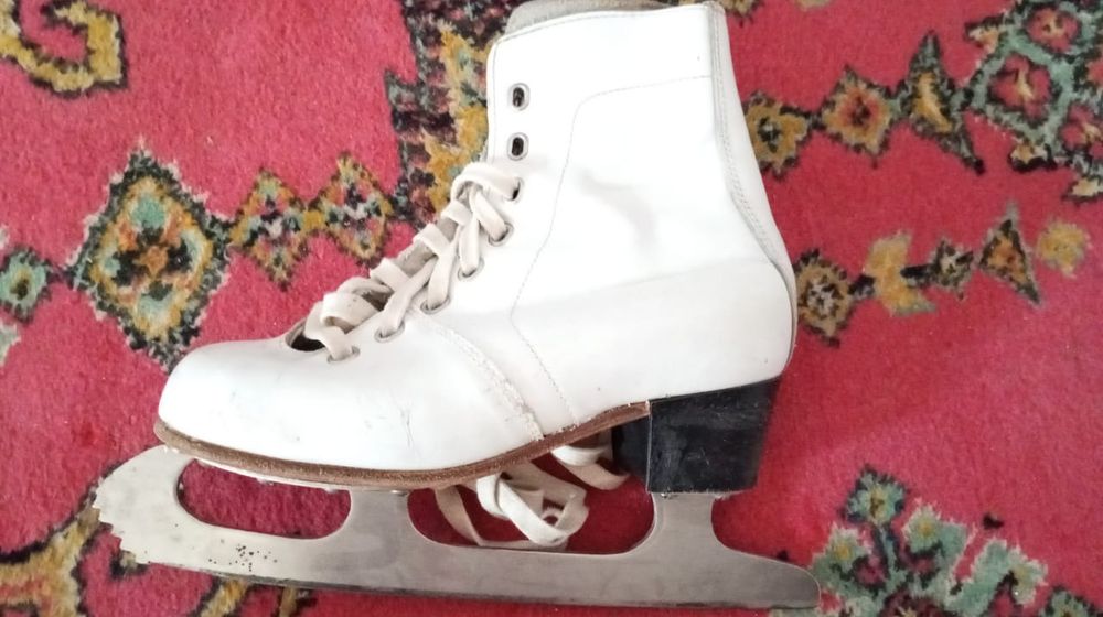 Продам коньки 34 32 33размеры
