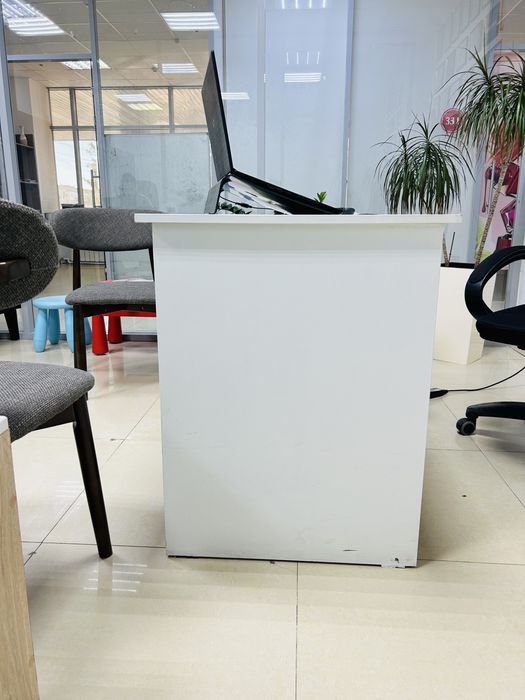 Стол офисный белый