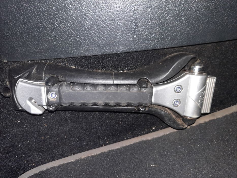 Ciocanel de salvare din accident