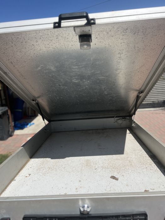 Remorca inchisa de vanzare