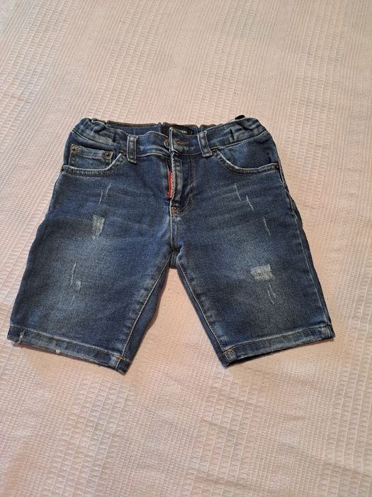 Къси дънки момче