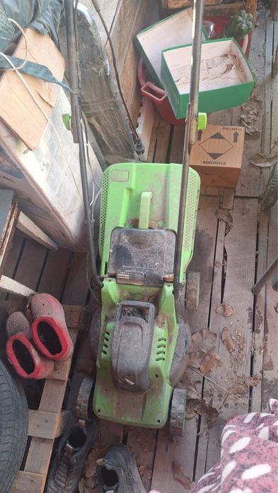 Продам косилку и два холодильника