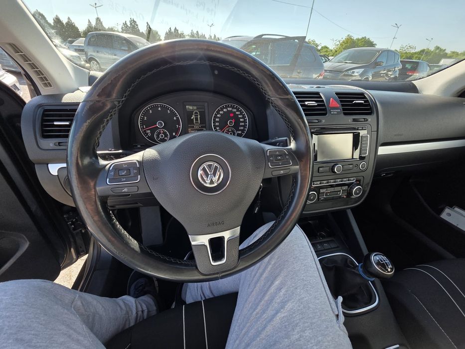 Volkswagen Jetta - An 2010 - 1.4 TSI 122Cp E5 - Clima * Navi * Pilot Aut * Senzori