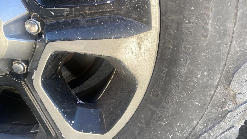 Шины с дисками бу в хорошеем состаяние