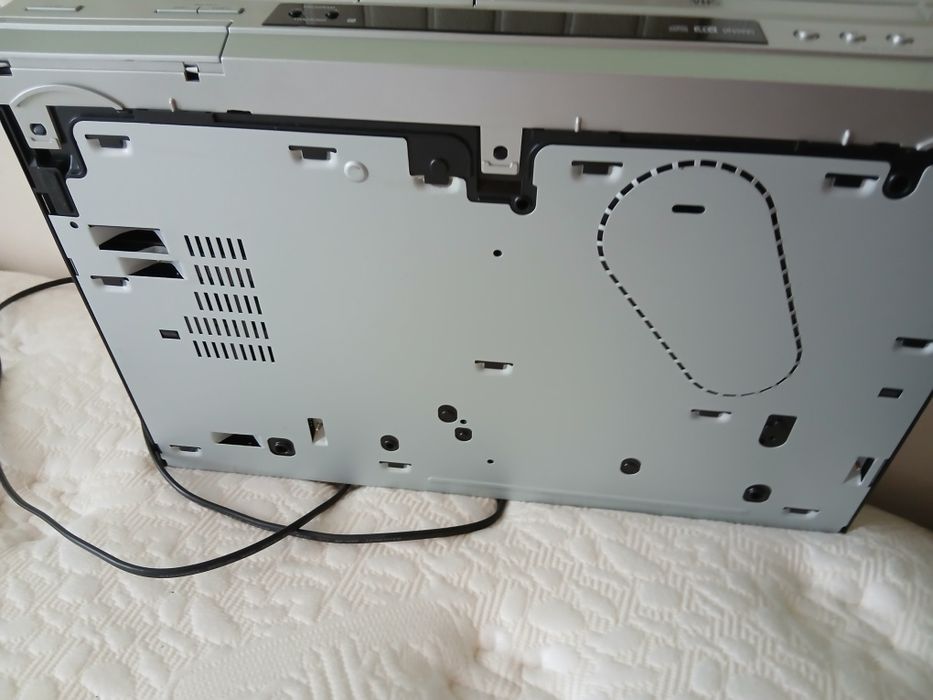 Sony Видеорекорд с две касети ,две колони и мунитьр