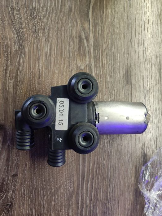 Допълнителна водна помпа Е87