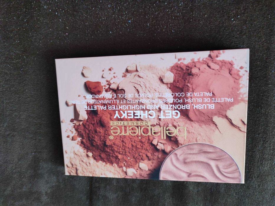 Продавам оригинална палитра – нова, неползвана