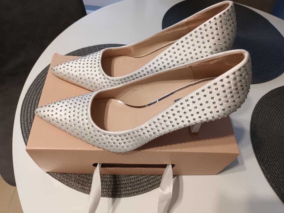 Vand pantofi de mireasă marimea 39