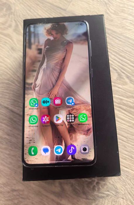 продам Samsung S21 128Gb Demo (трещины на экране)