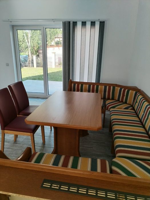Vand coltar ,masa și doua scaune