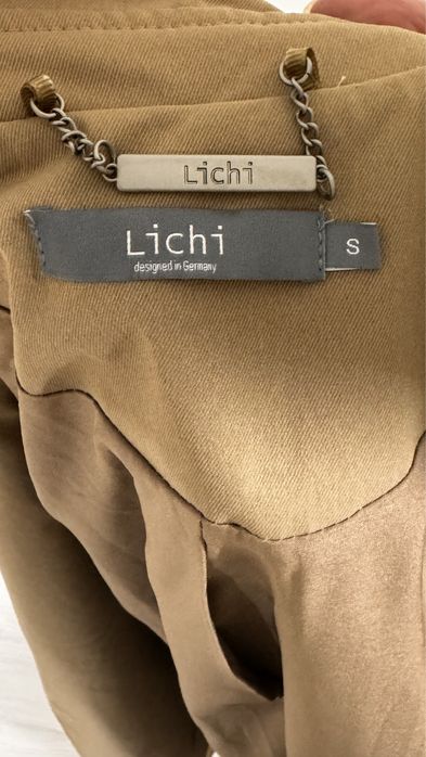 Женский плащ от Lichi