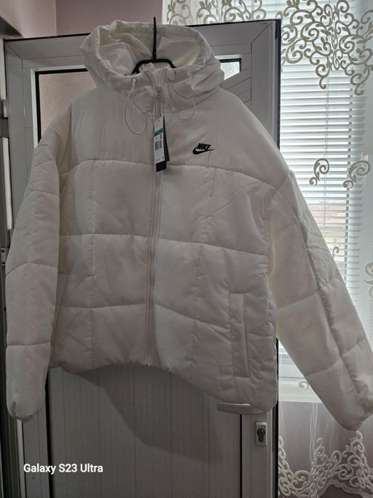 Оригинално ново яке Nike