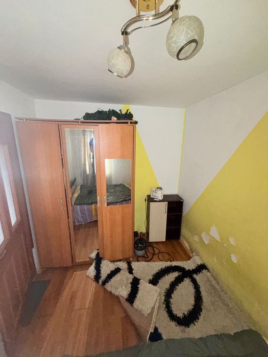 Apartament cu 2 camere de vanzare Tg-Jiu langa liceul Spiru Haret