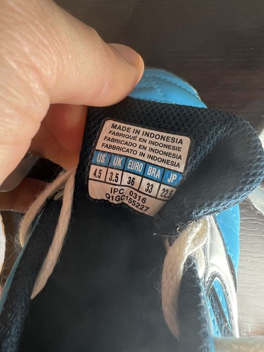 Adidas 41/42. Mizuno 36. футболни обувки, като нови