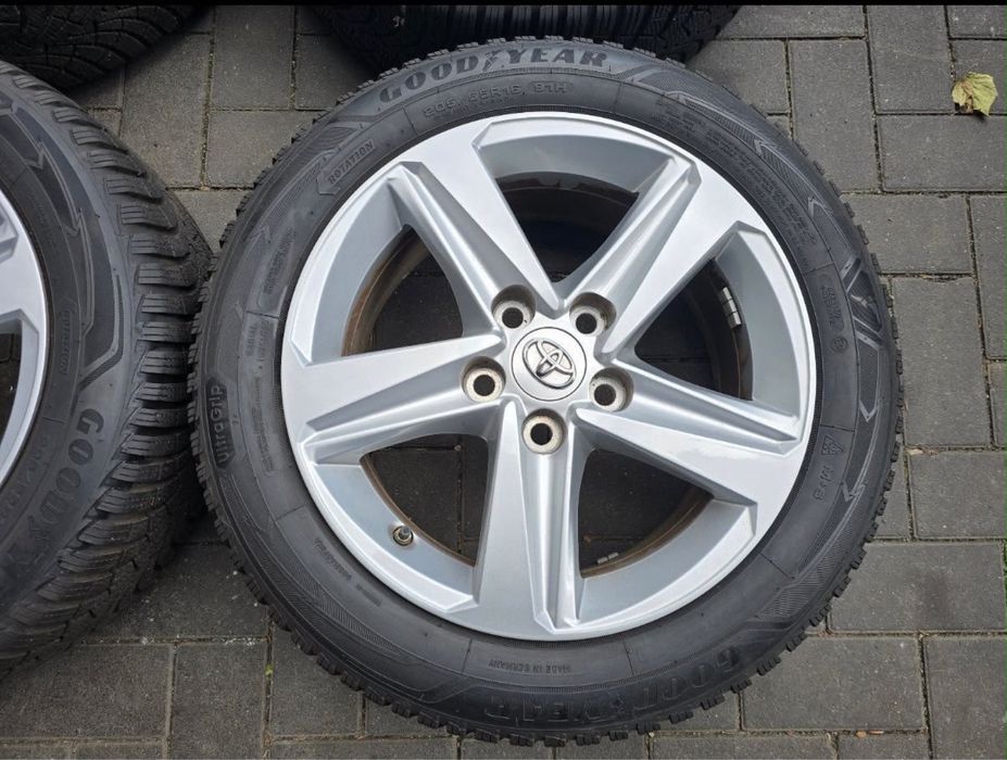 Vând jante originale Toyota Corolla E210   + senzori presiune