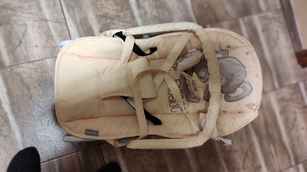 Шезлонг който се люлее за бебе.