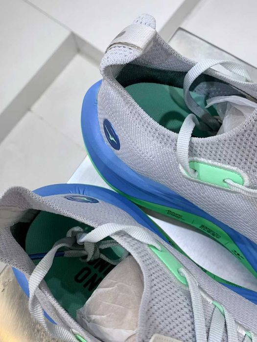 Продавам нови мъжки маратонки MIZUNO NEO VISTA нови с кутия