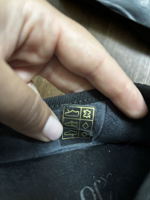 Продавам обувки - тип Пантофка - в черно и кафяво