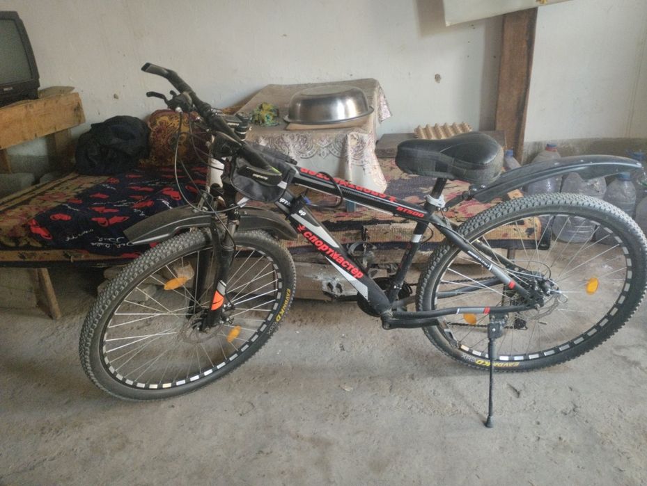 Velik.velosiped sotiladi. Minilgan.