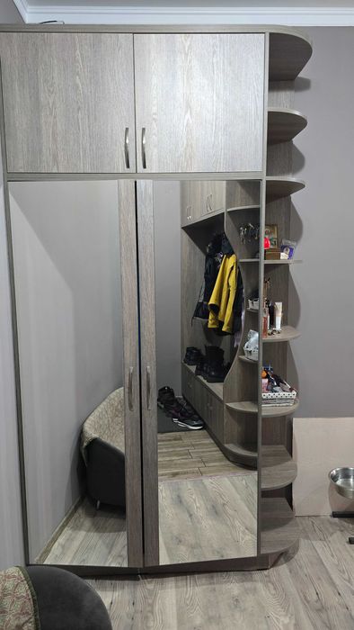 Шкаф в прихожую б/у