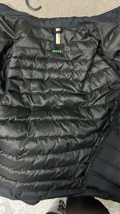 Продам куртку BOSS