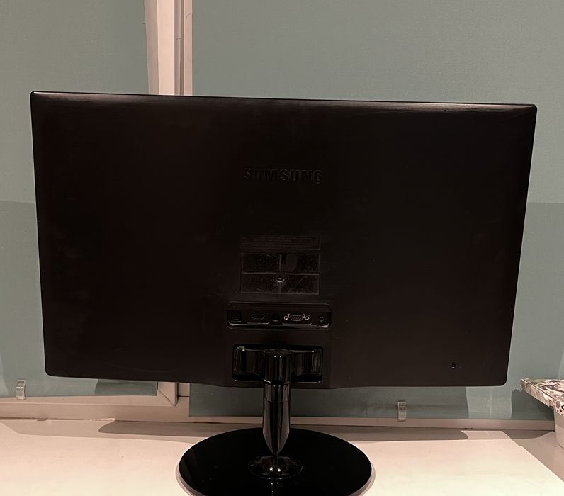 Монитор Samsung S24C350L