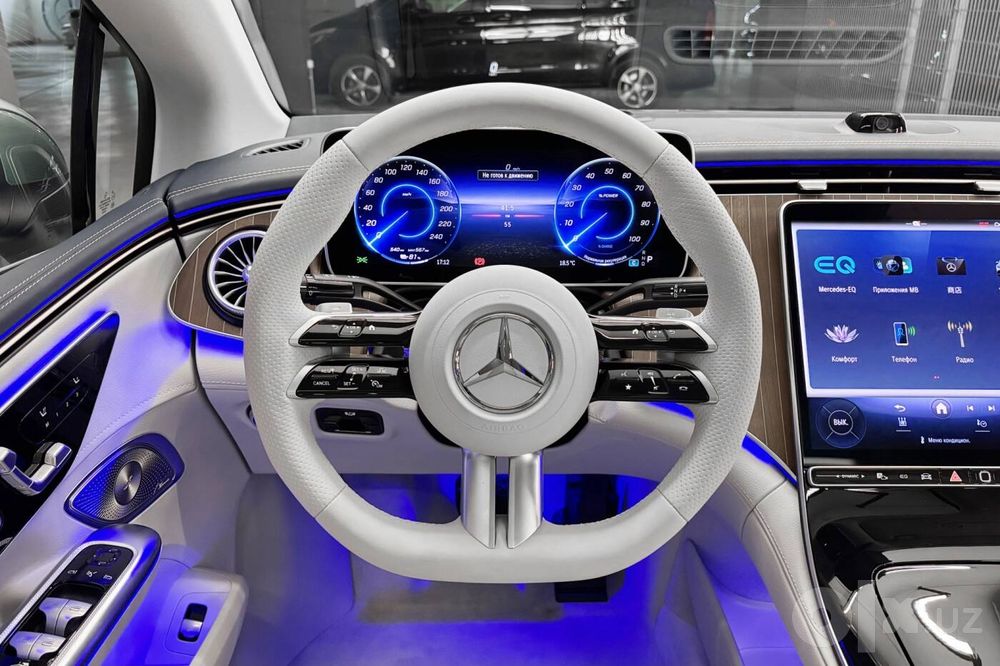 Mercedes Benz eqe 500
