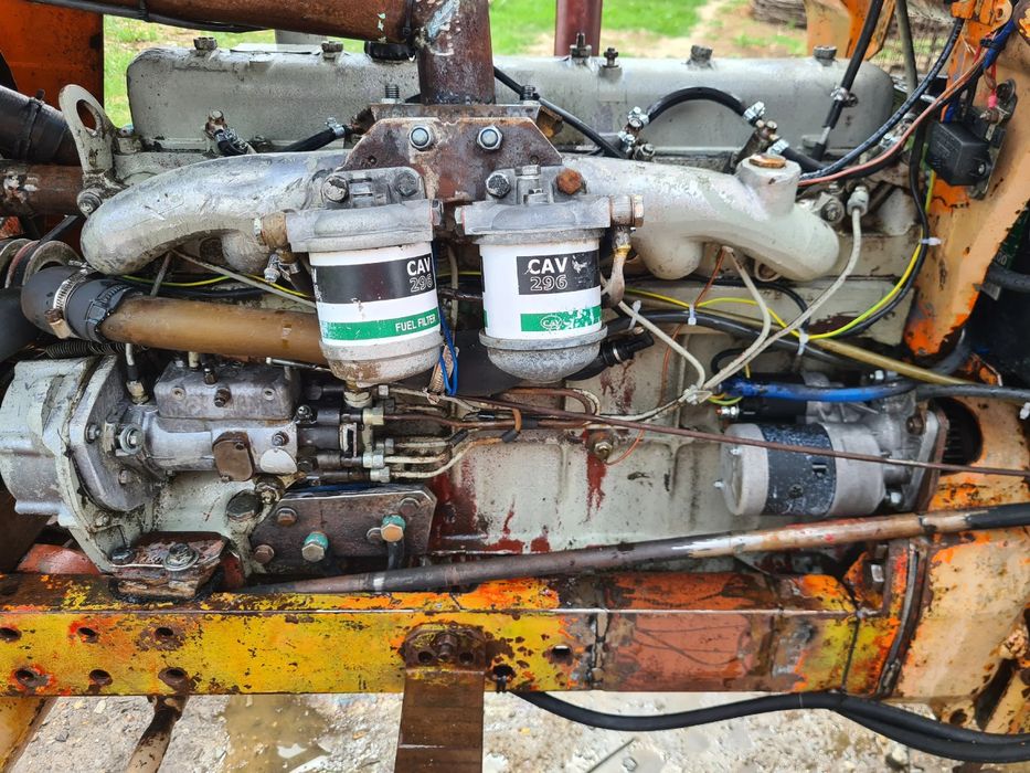 Tractor Universal 650 cu motor de Saviem