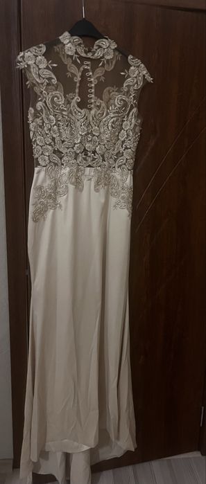 Официална рокля