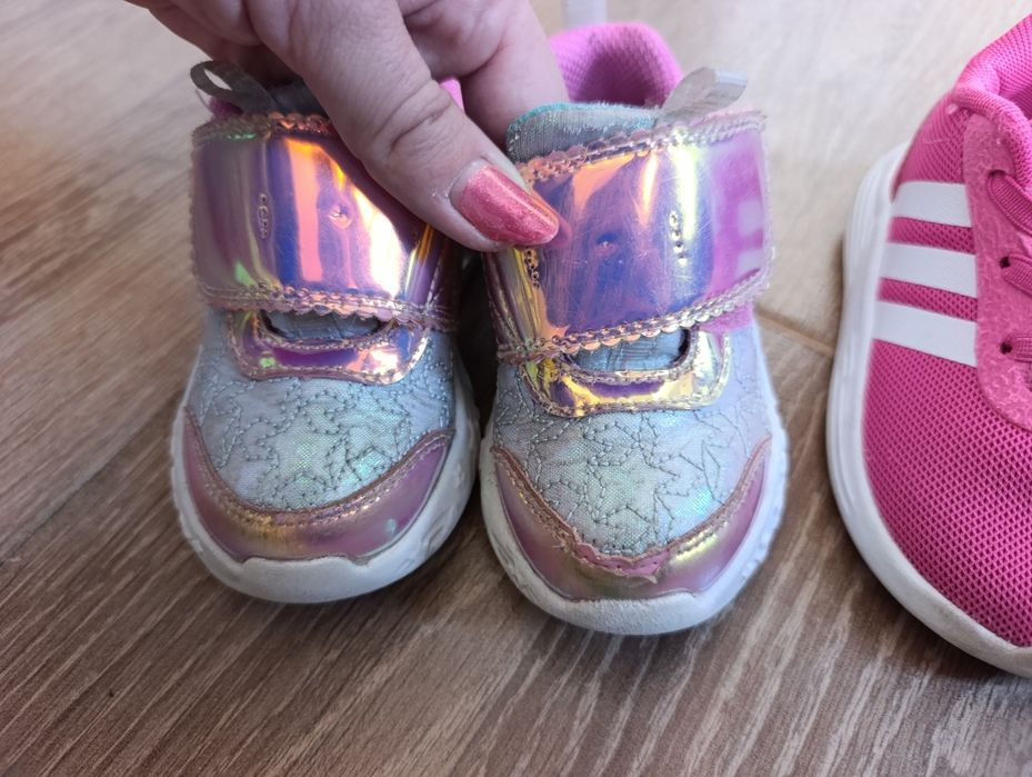 Adidași Sketchers și Adidas Nr 21