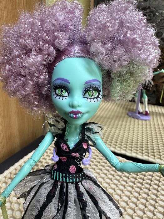 Продам  кукол монстр хай!